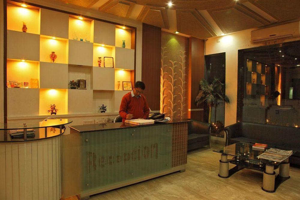 Hotel Lohmod At National Highway 8 - Free Airport Transffer Nova Deli Exterior foto