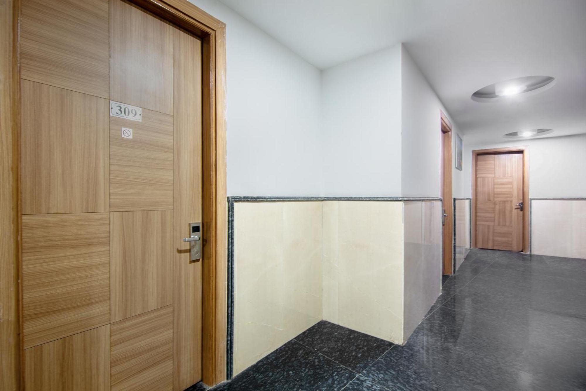 Hotel Lohmod At National Highway 8 - Free Airport Transffer Nova Deli Exterior foto