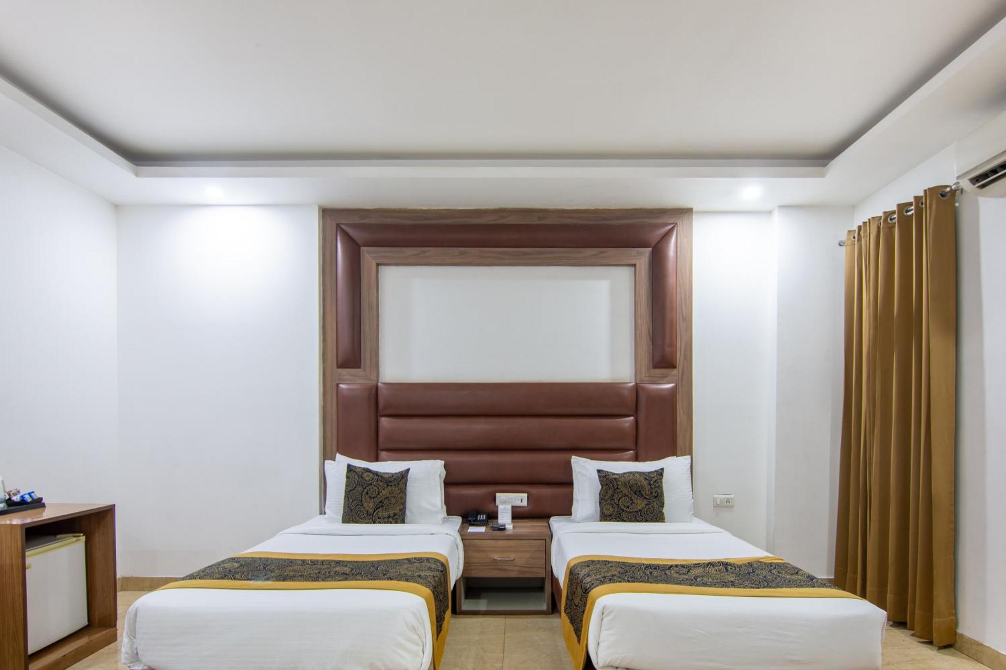 Hotel Lohmod At National Highway 8 - Free Airport Transffer Nova Deli Exterior foto